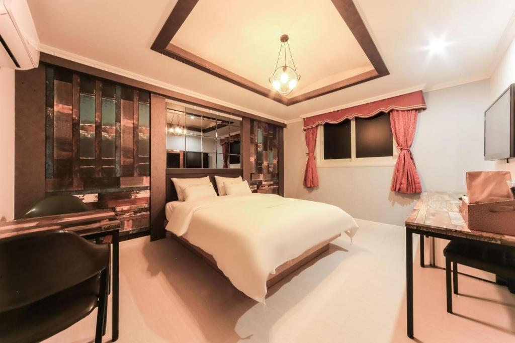 Geoje A-Plus Hotel Eksteriør billede