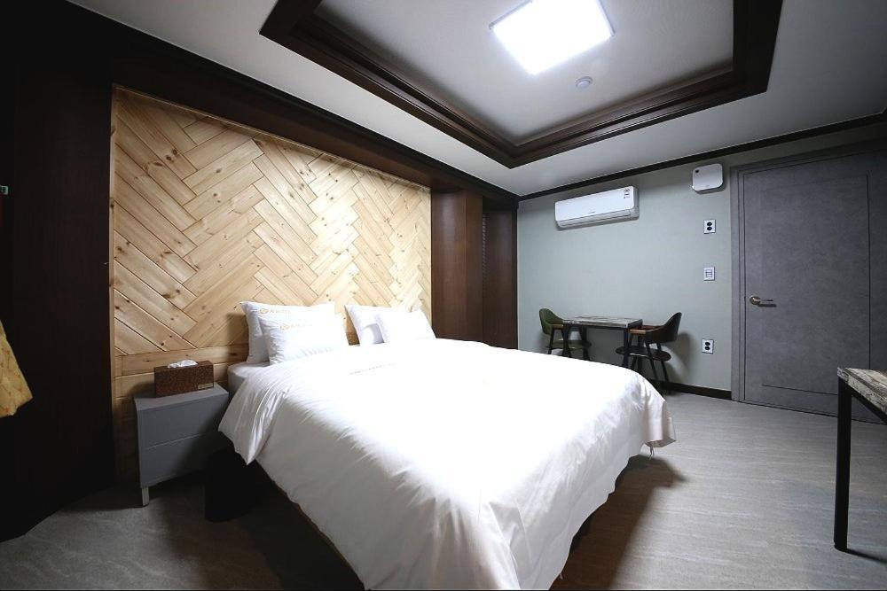Geoje A-Plus Hotel Eksteriør billede