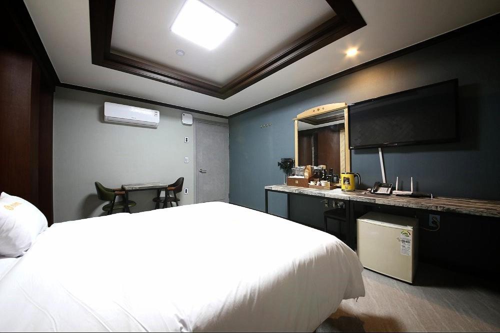 Geoje A-Plus Hotel Eksteriør billede