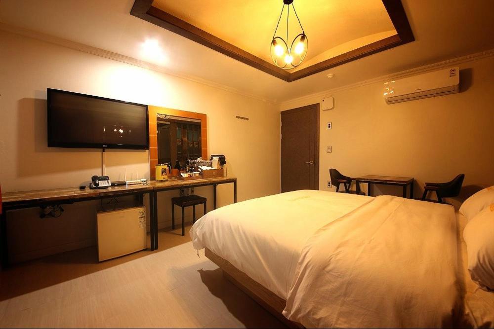 Geoje A-Plus Hotel Eksteriør billede