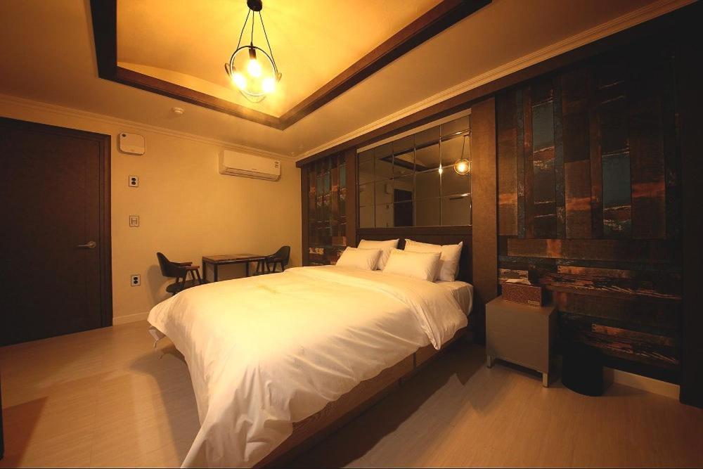 Geoje A-Plus Hotel Eksteriør billede