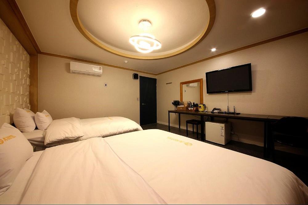 Geoje A-Plus Hotel Eksteriør billede